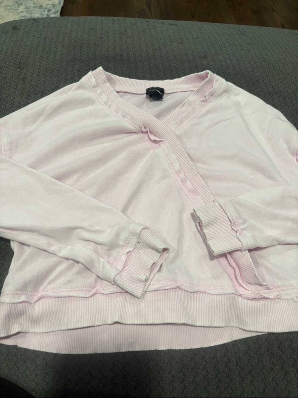 🟢10/$10 - Light Pink V-Neck Pullover Sweater